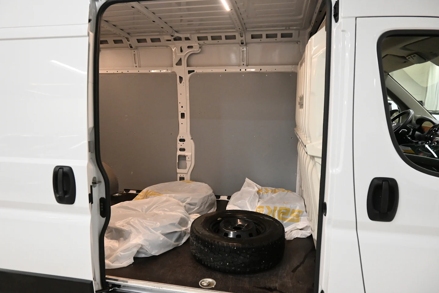 Car Image - 6Dn73sRGvTxfNKcRKL3wSb