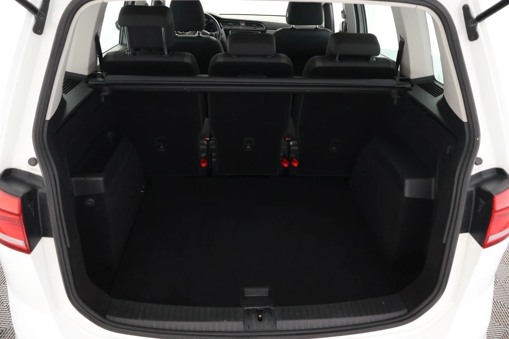 Car Image - 1P26KiwWBu3Xxjz8QFO32N