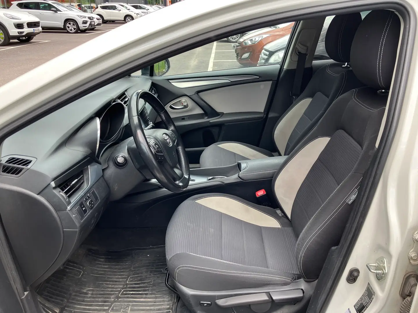 Car Image - 6JG95n0XgqglGHBLYO7cDT