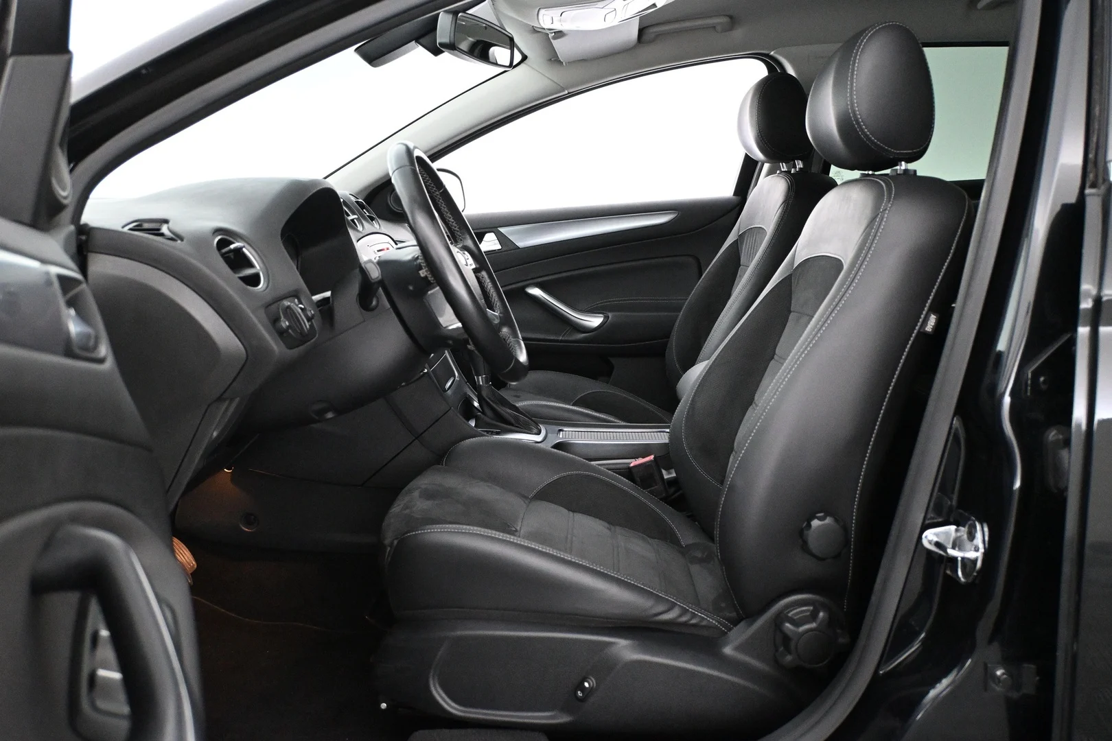 Car Image - 6aNhzwFK6VFMkU95UMZ1KG