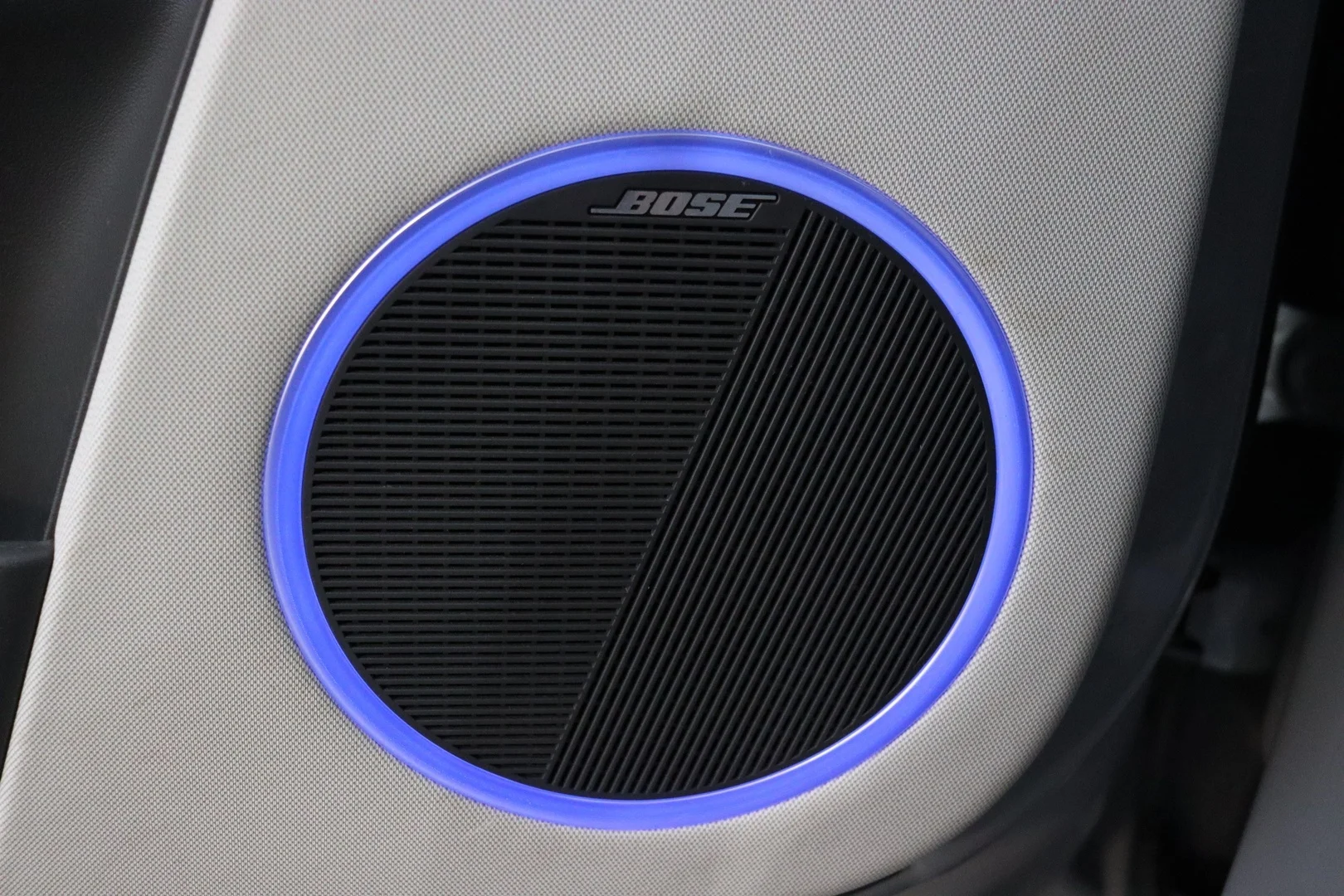 Car Image - 5leXTOqvLWkkbVH1WR5J9e