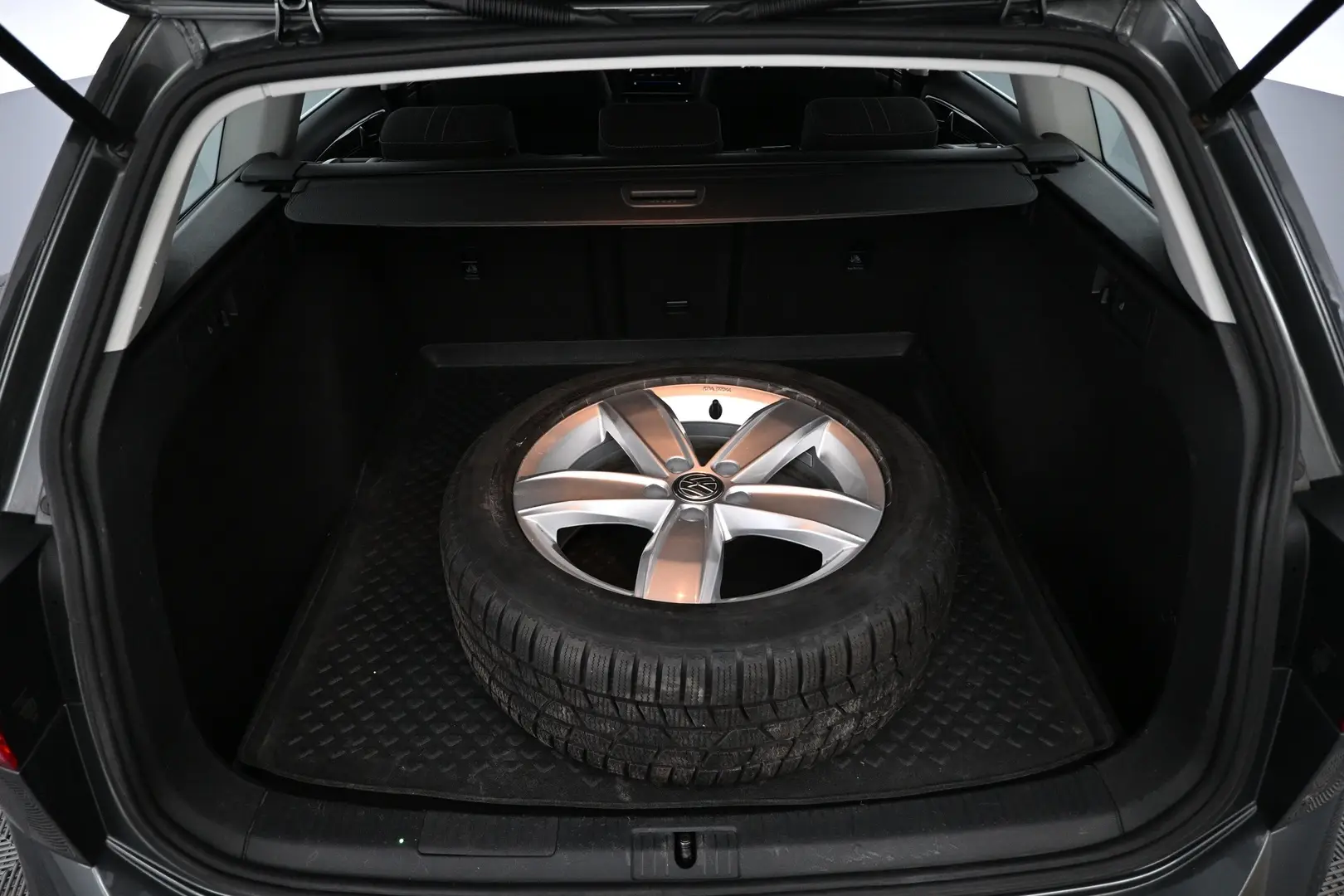 Car Image - 2S6X8MfyvurvvN472OWNHt