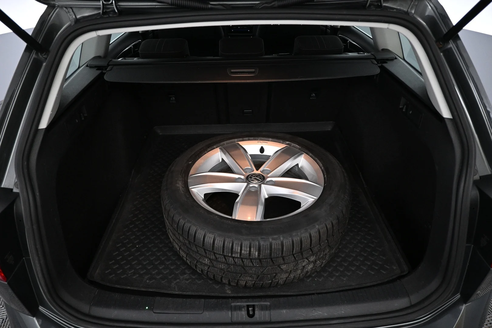 Car Image - 2S6X8MfyvurvvN472OWNHt
