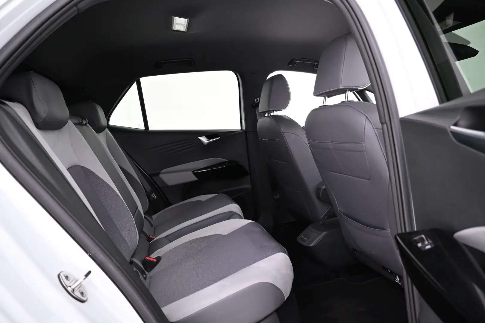 Car Image - 41UL4VmYJiX5vrIBmF1qW6