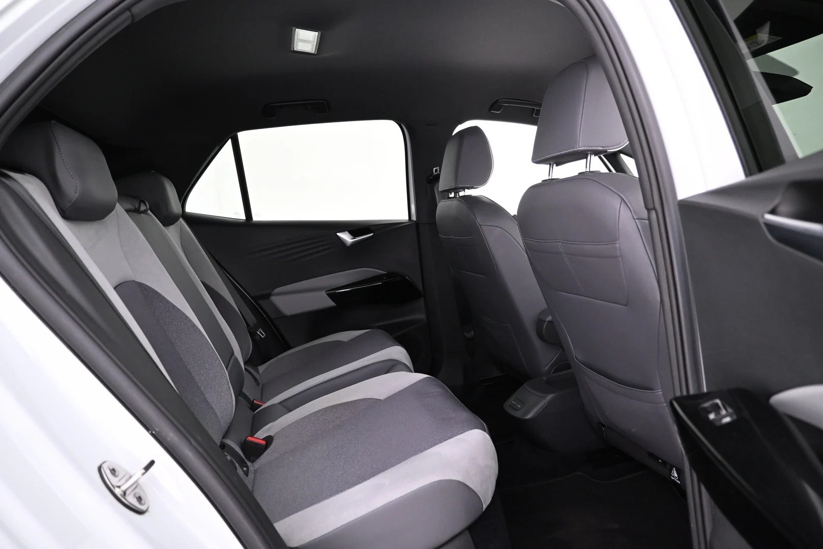 Car Image - 41UL4VmYJiX5vrIBmF1qW6