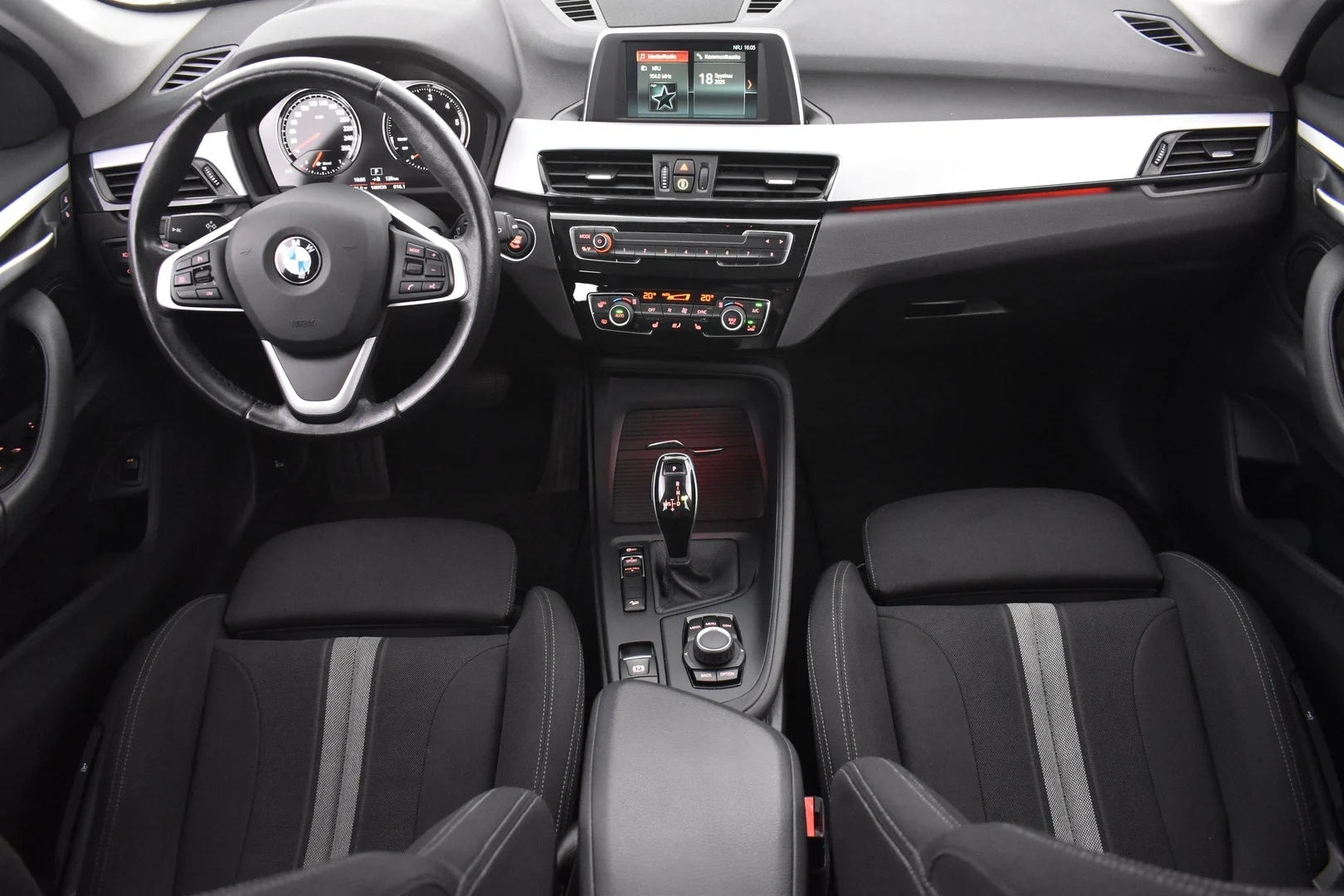 Car Image - 3HPeL0j7Lu4GxD6SfaCUFb