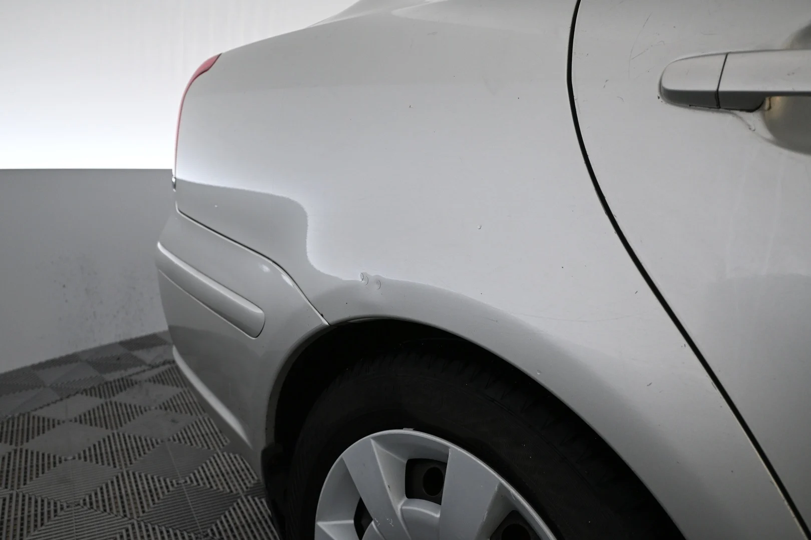 Car Image - 4mFhwrdN5vb82rW8j6AM0L