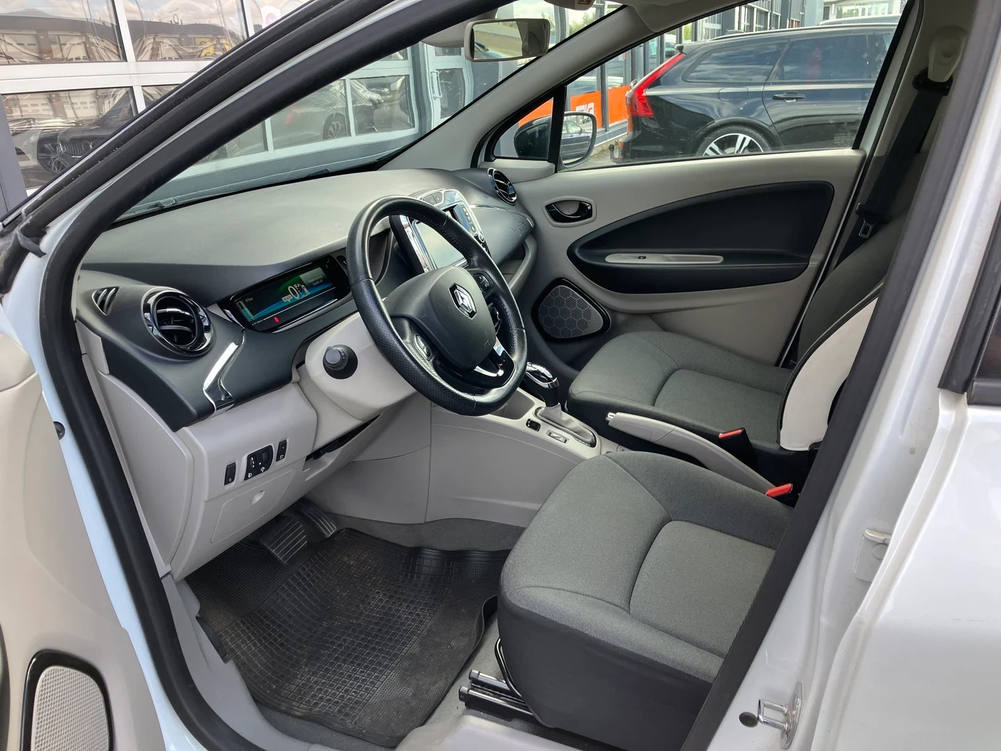 Car Image - 4A4Dy0LdReJDOYafufHFgC