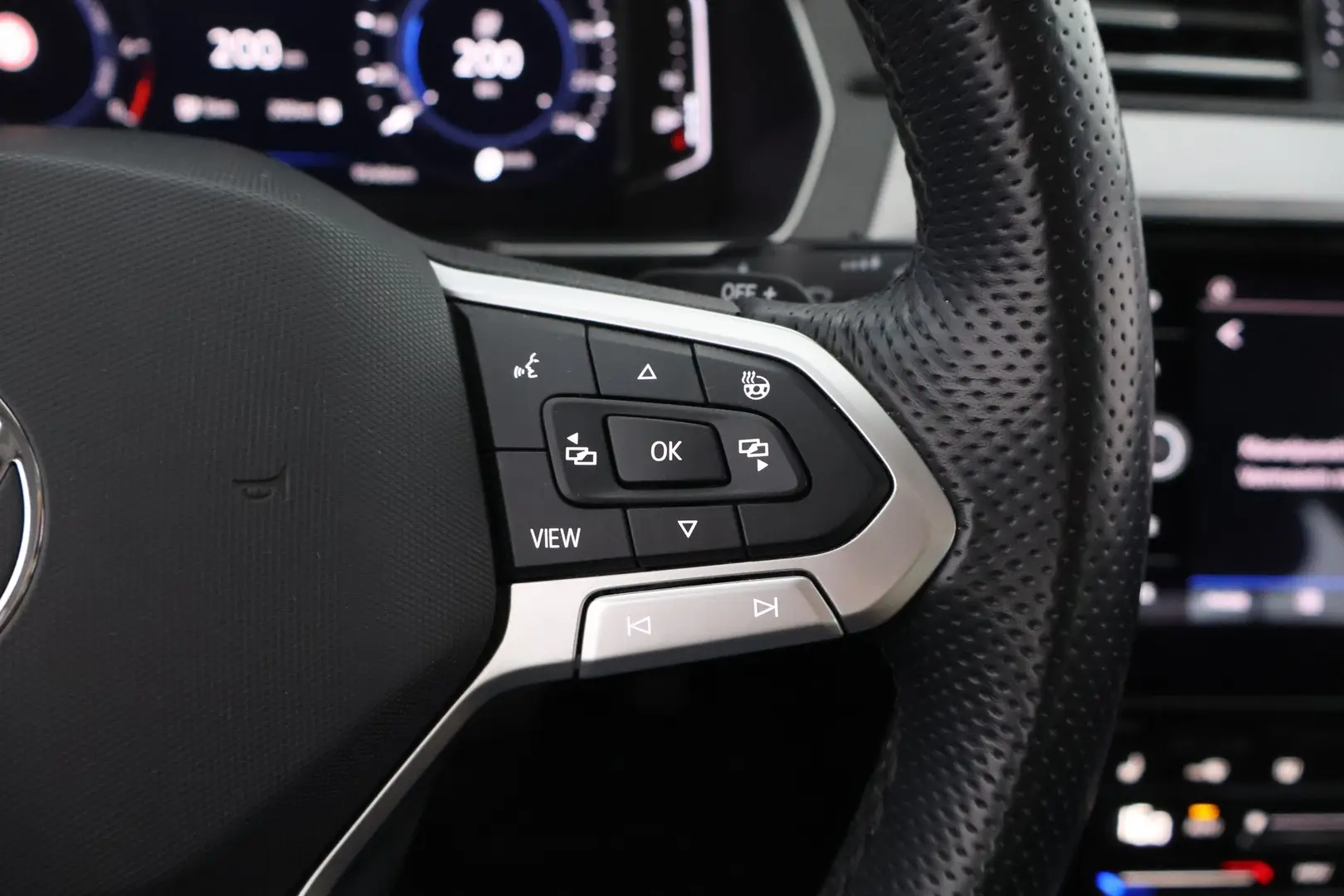 Car Image - chha1U4xxfSk2DhTmcNIB