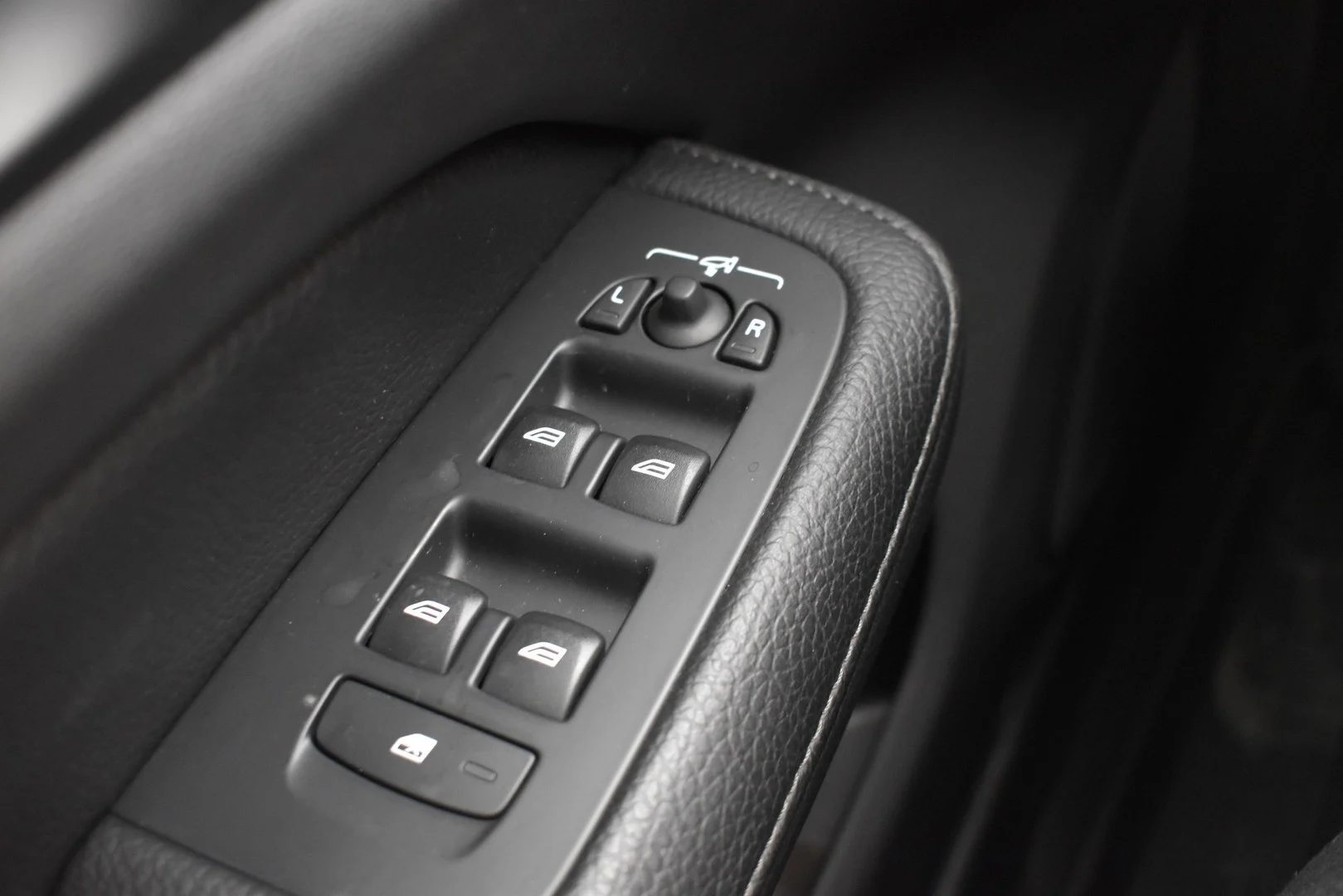 Car Image - 5Sh7Kk7bySMqZpgRxiyyYF