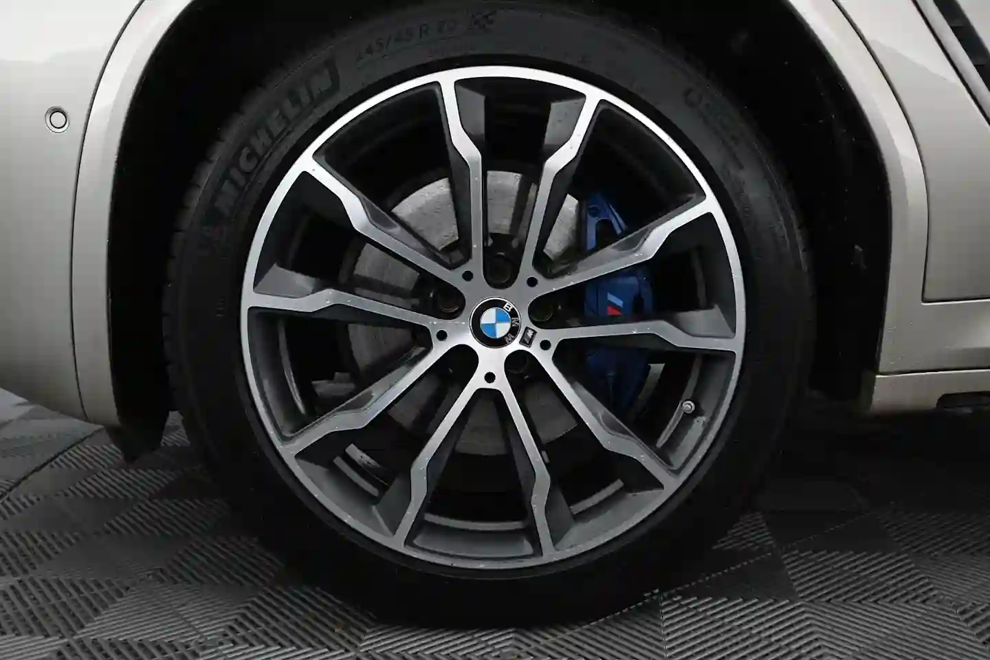 Car Image - 5Bp7GrCrsoJoso1rIk5cgE