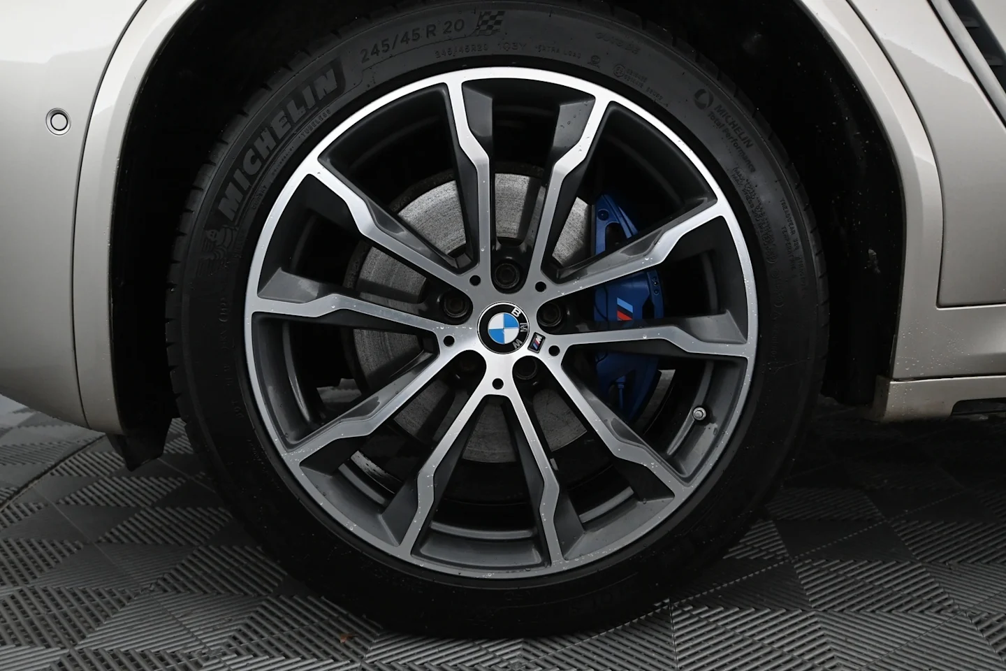 Car Image - 5Bp7GrCrsoJoso1rIk5cgE