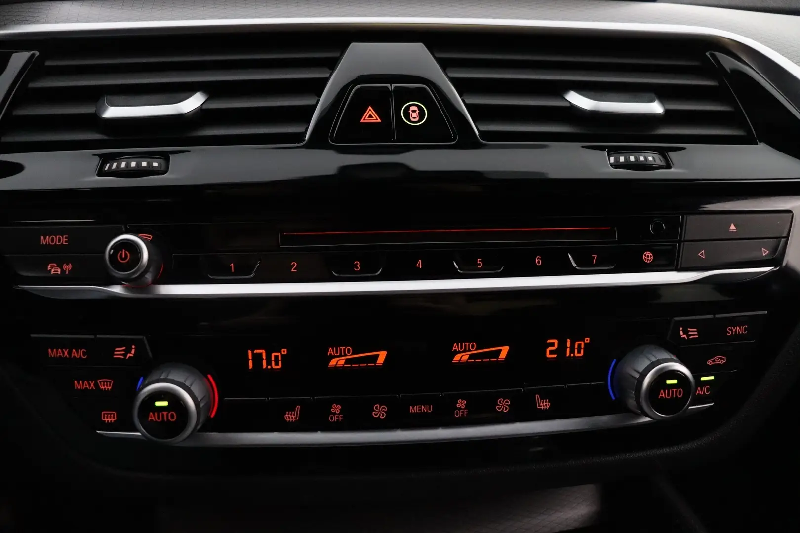 Car Image - U7DkEpVi0XkT4IRGsZBM0