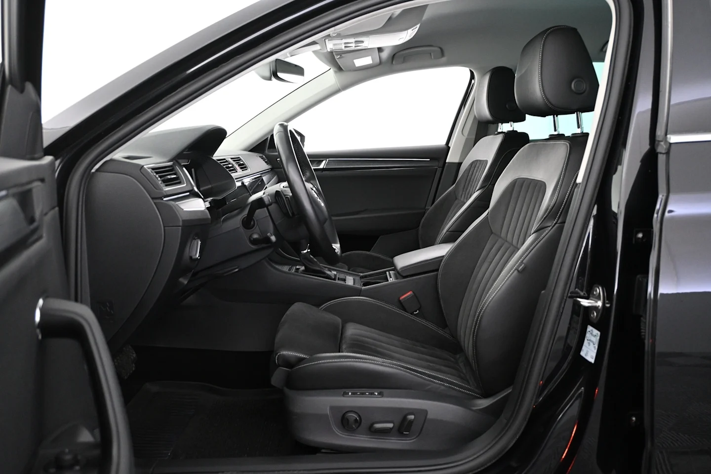 Car Image - 6q2Gvwu9dlnFDJctPHZM3K