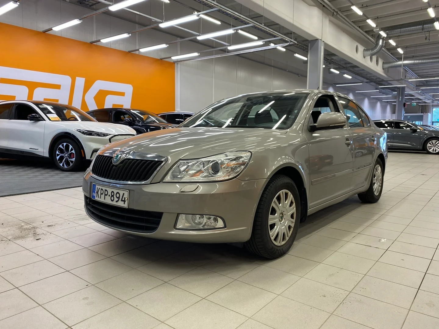 Car Image - 7DFJCM370WzvwuTRuVuVd7