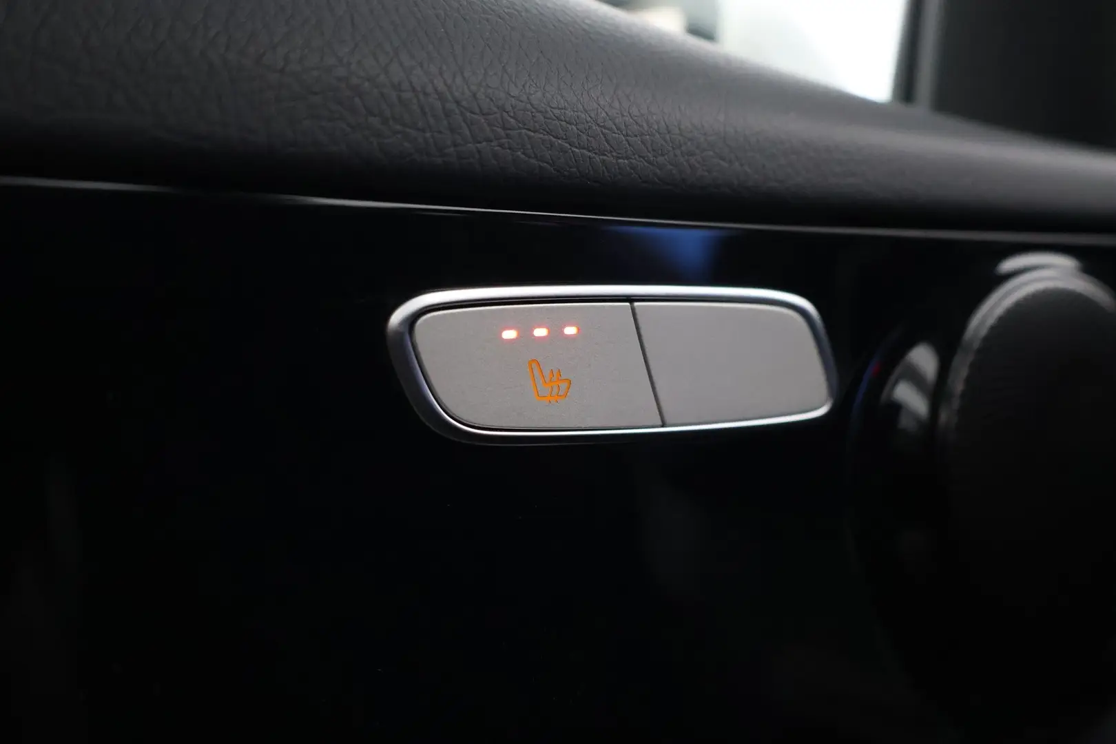 Car Image - 3axhwYe8TiX8fF233JpPJK