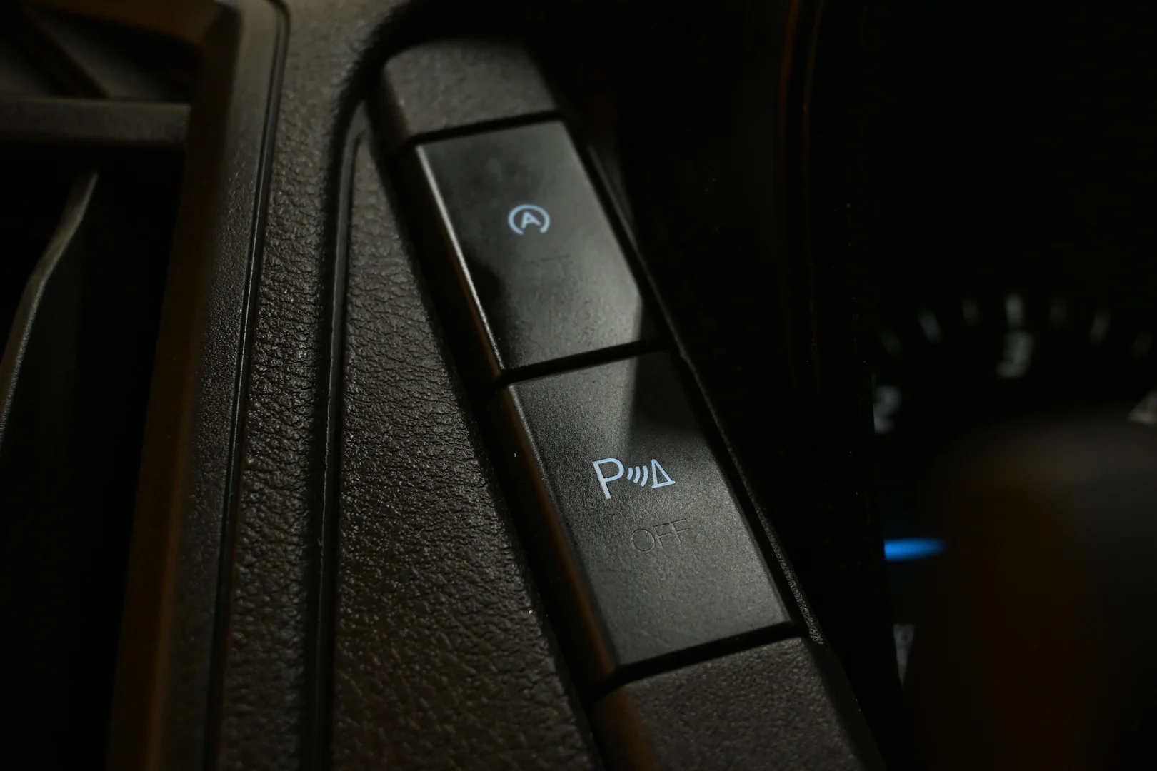 Car Image - 2QSTHlYFLBeonwFFV2Heqm