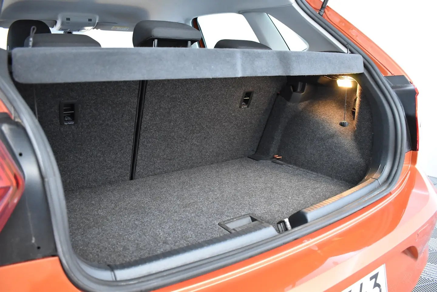 Car Image - 1DqnmwK8MGTcAcyyDYC6u1