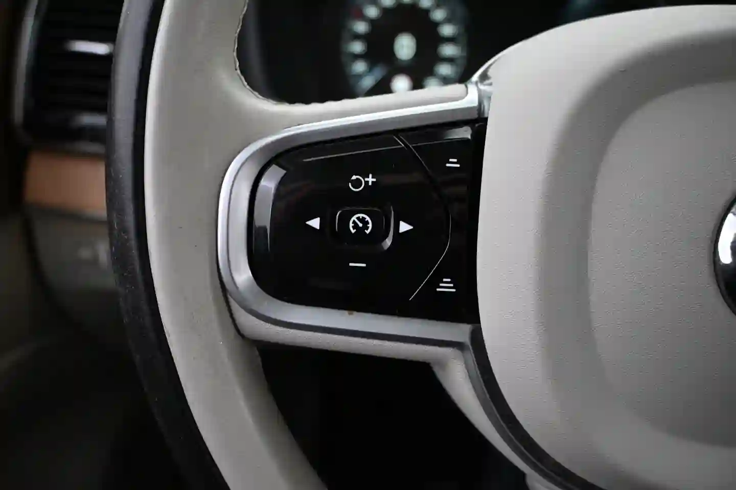 Car Image - 5JlvR56cpBzM5cDSRKoZrt