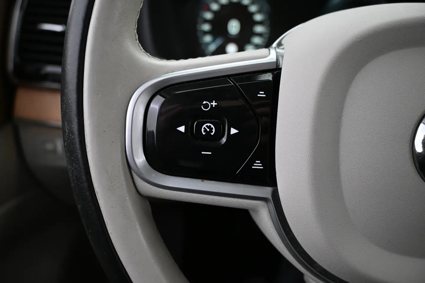 Car Image - 5JlvR56cpBzM5cDSRKoZrt