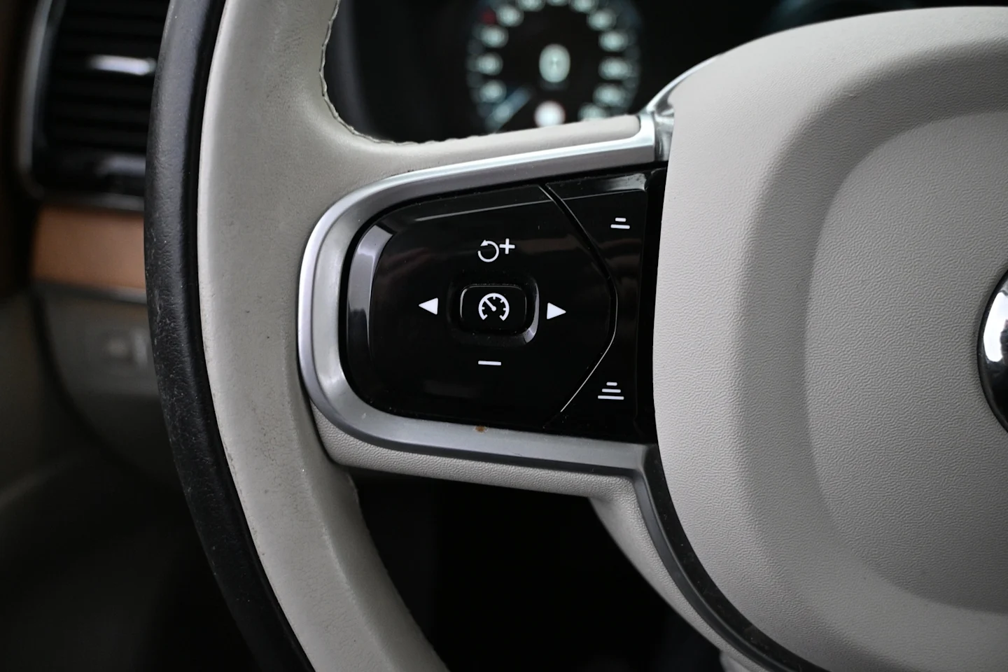 Car Image - 5JlvR56cpBzM5cDSRKoZrt