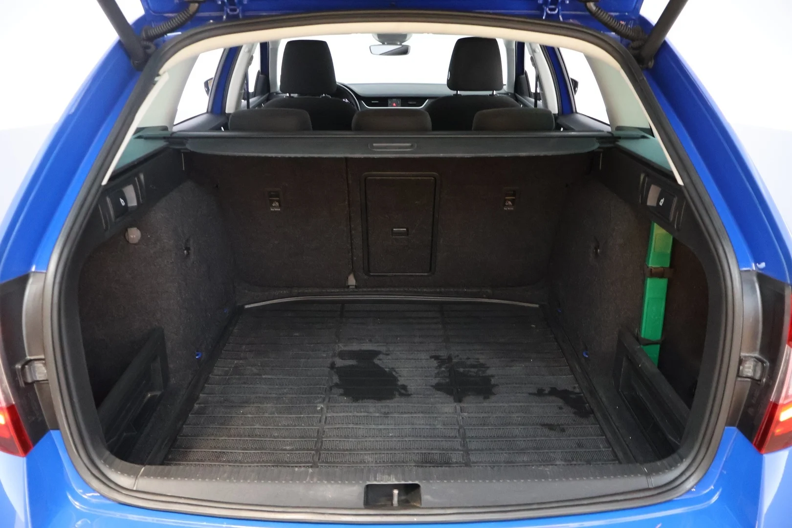 Car Image - 2TI5LPEGPD2NeeGqR4LXom