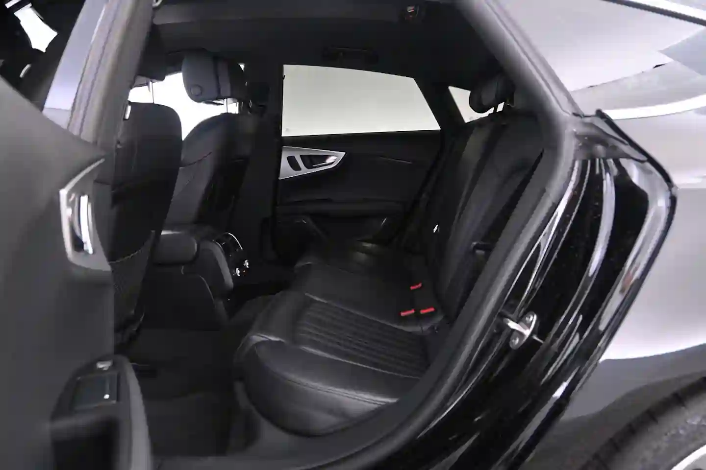 Car Image - 4vZA4TXxZTKUvXRzIKnhdy