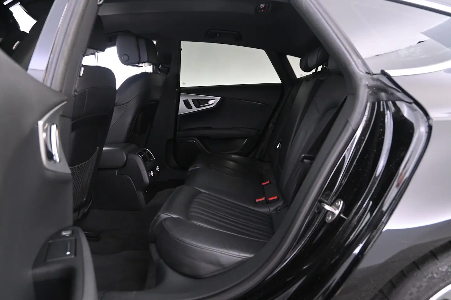 Car Image - 4vZA4TXxZTKUvXRzIKnhdy