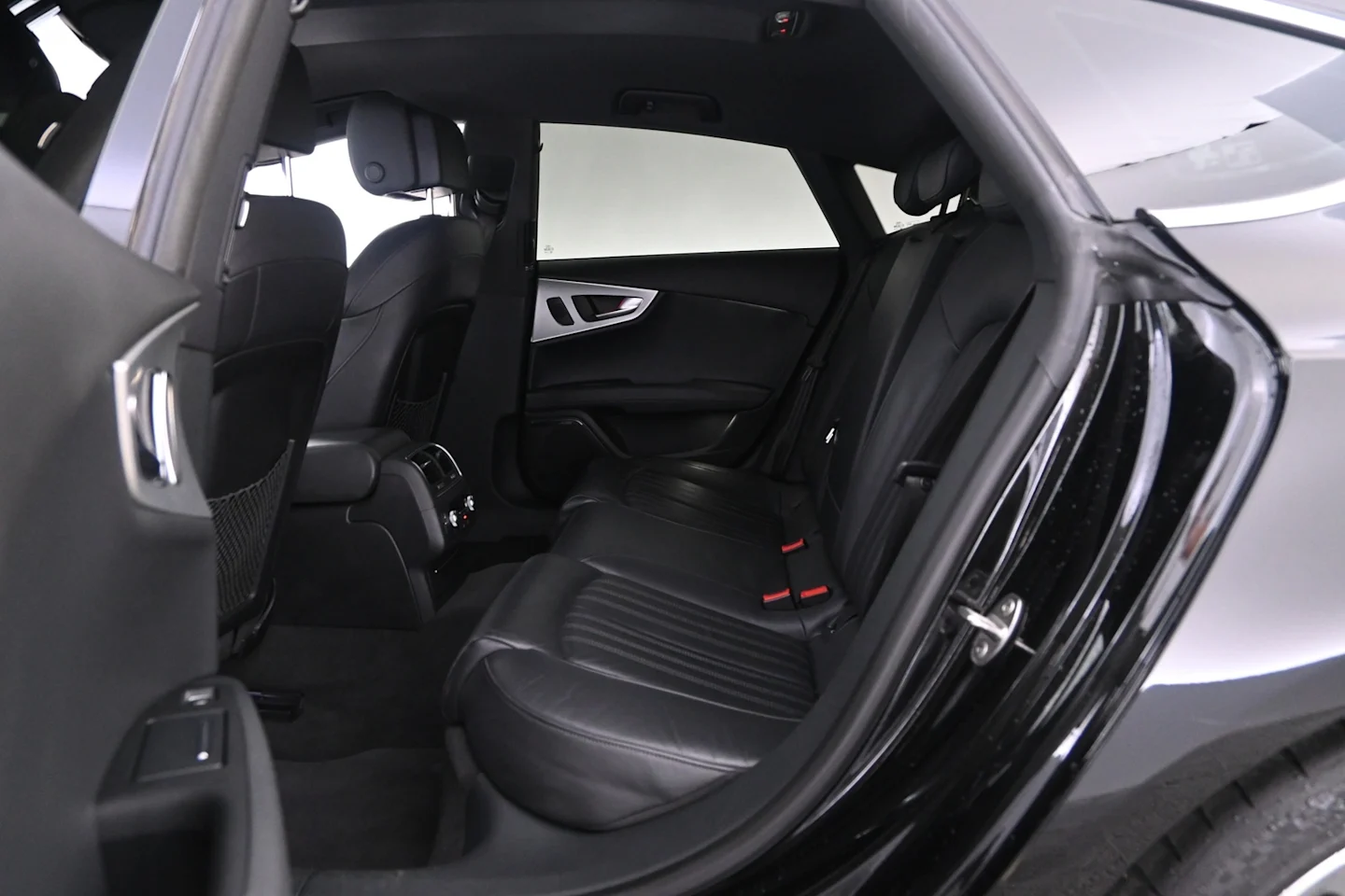 Car Image - 4vZA4TXxZTKUvXRzIKnhdy