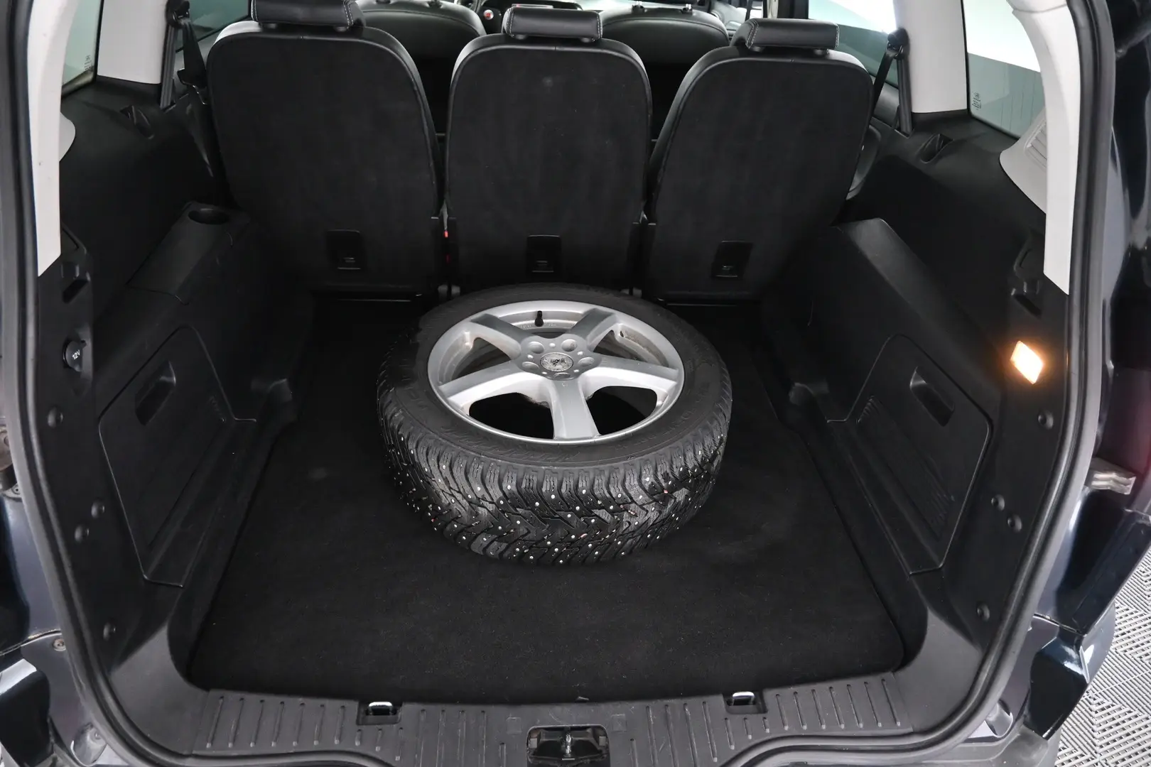 Car Image - 3VE77mTyUxDs70oqMh7XRU