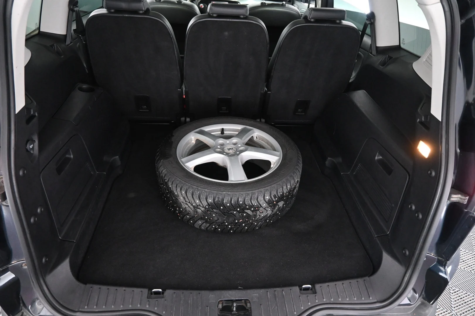 Car Image - 3VE77mTyUxDs70oqMh7XRU