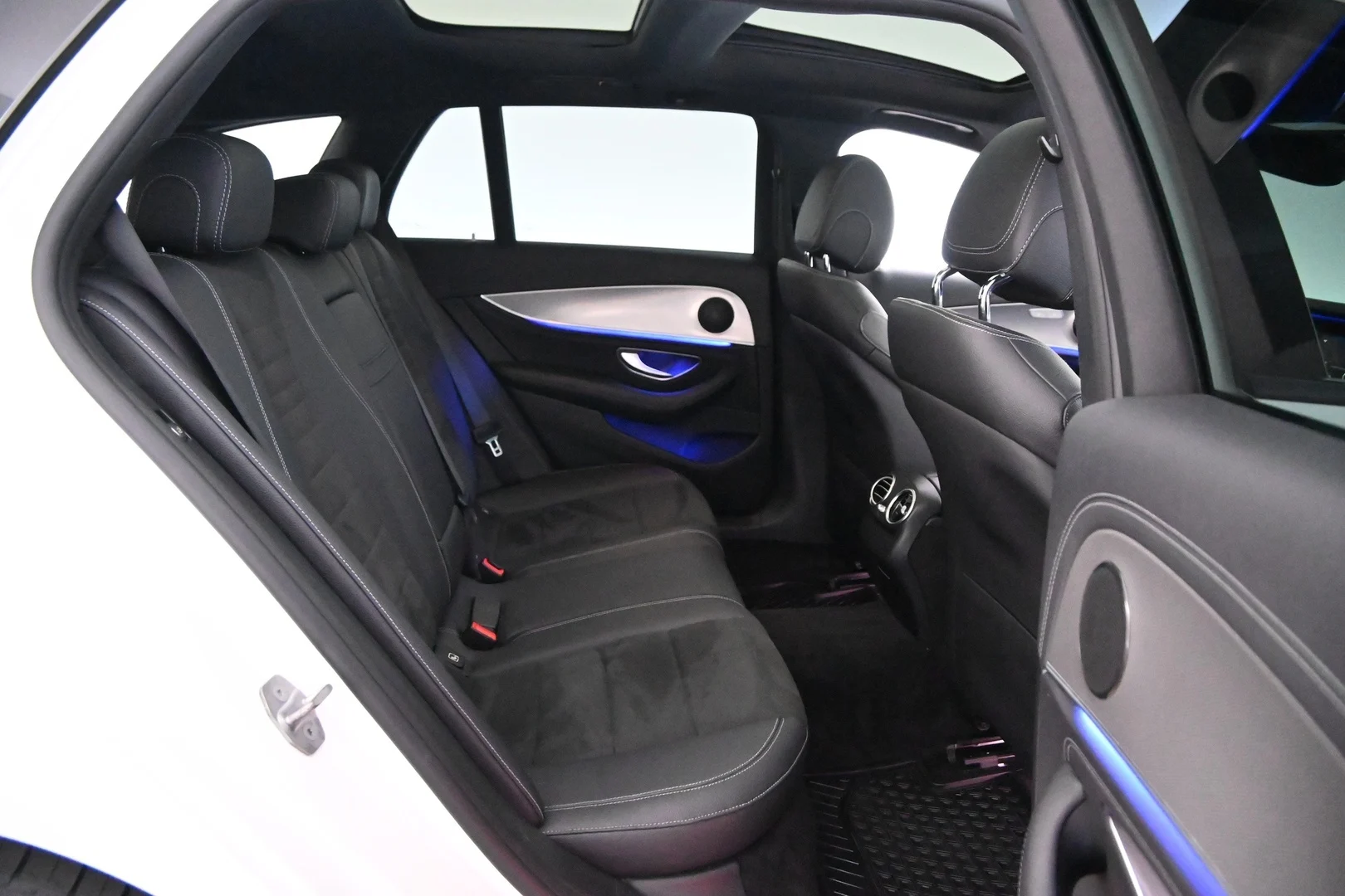 Car Image - 1zwmZhcmL3TILbGUDpH6yO
