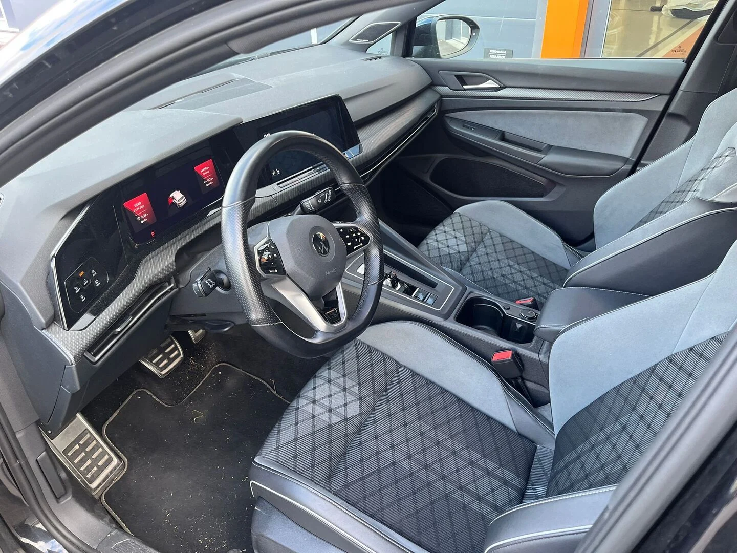 Car Image - 2C8Bemhi8bt1owWW0BPvwa