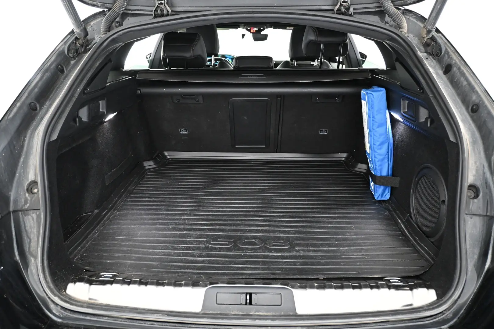 Car Image - 6yn69QwIVBZNQzr3Ewh0hU