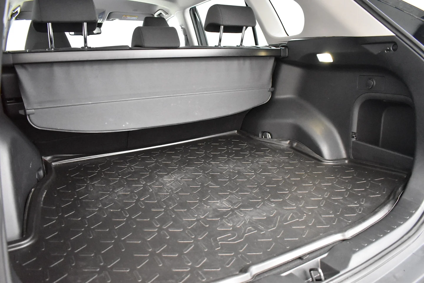 Car Image - 42iq3GHZwQLNH19bDlMhxm