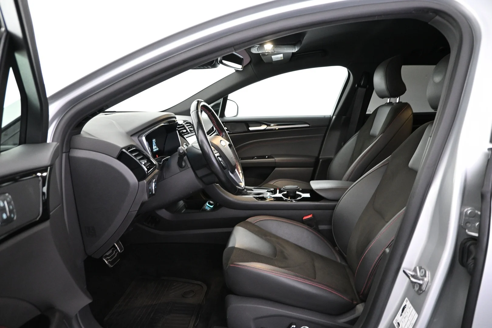 Car Image - 6A022aprEBIXfwimR3Vs95