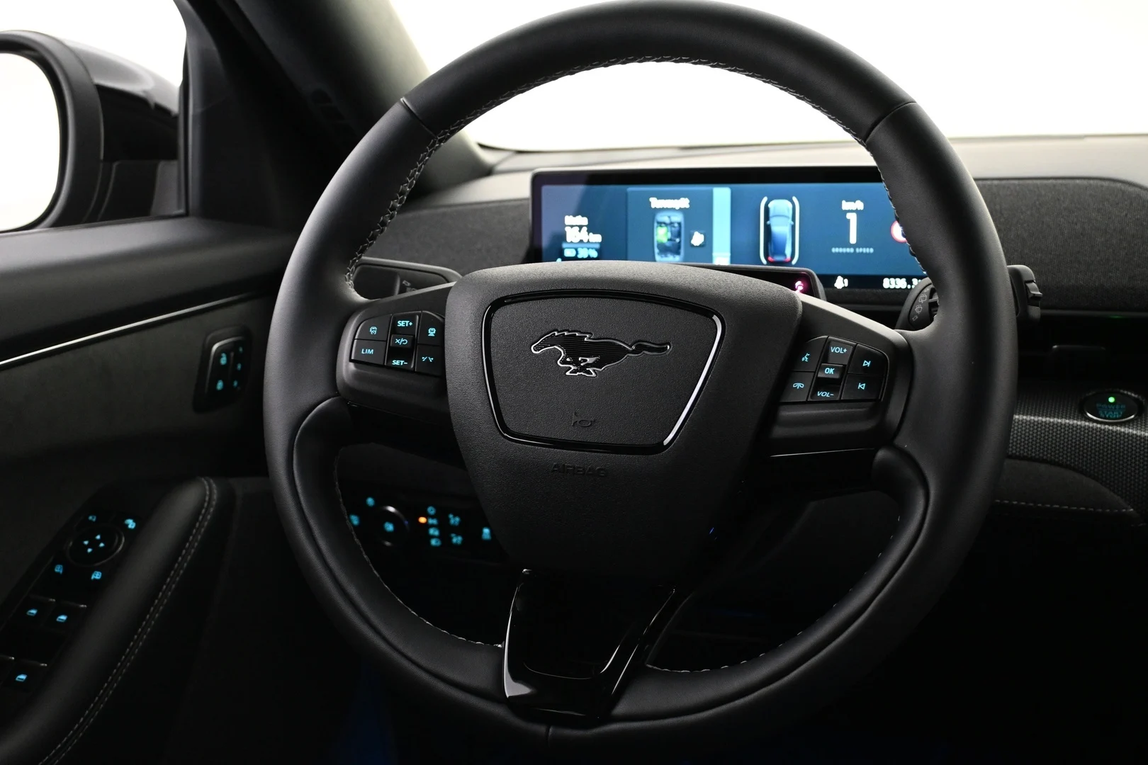 Car Image - 2Ee68aW24NhxR8l2xSF70O