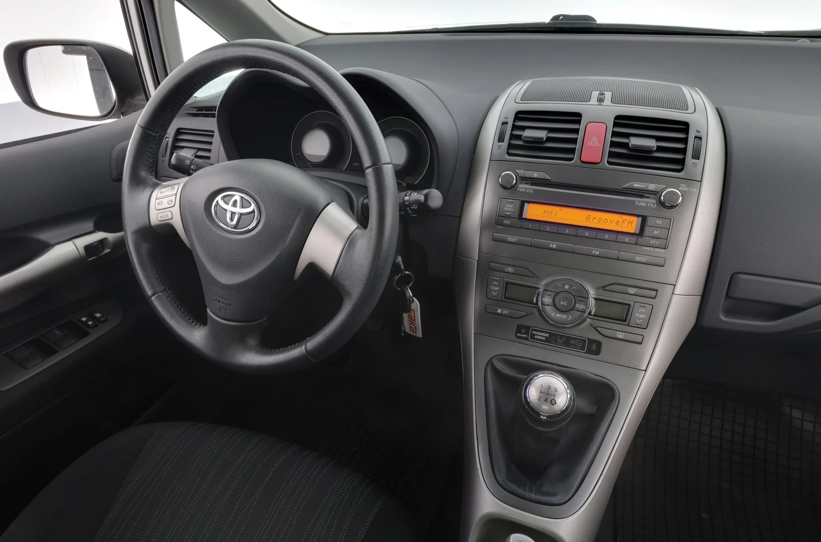 Car Image - 2iZ7bklGFdwb69Oa2PWwR4