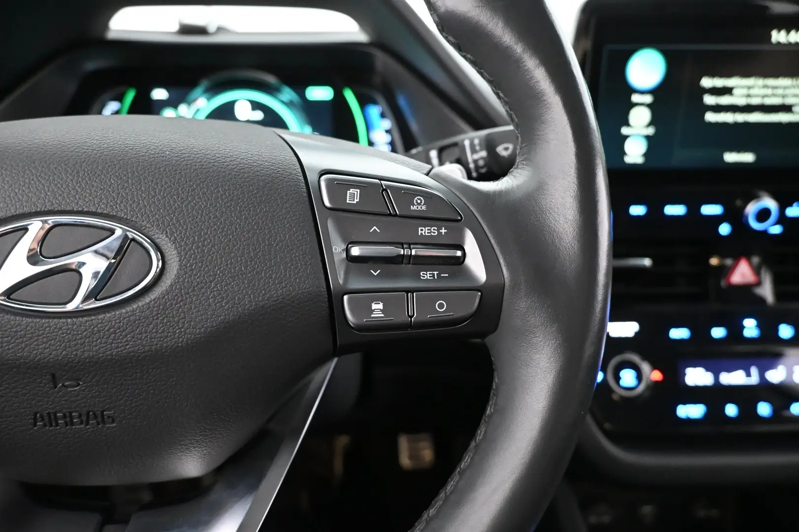 Car Image - 33sIctCa3a0nfm4K22bIgj