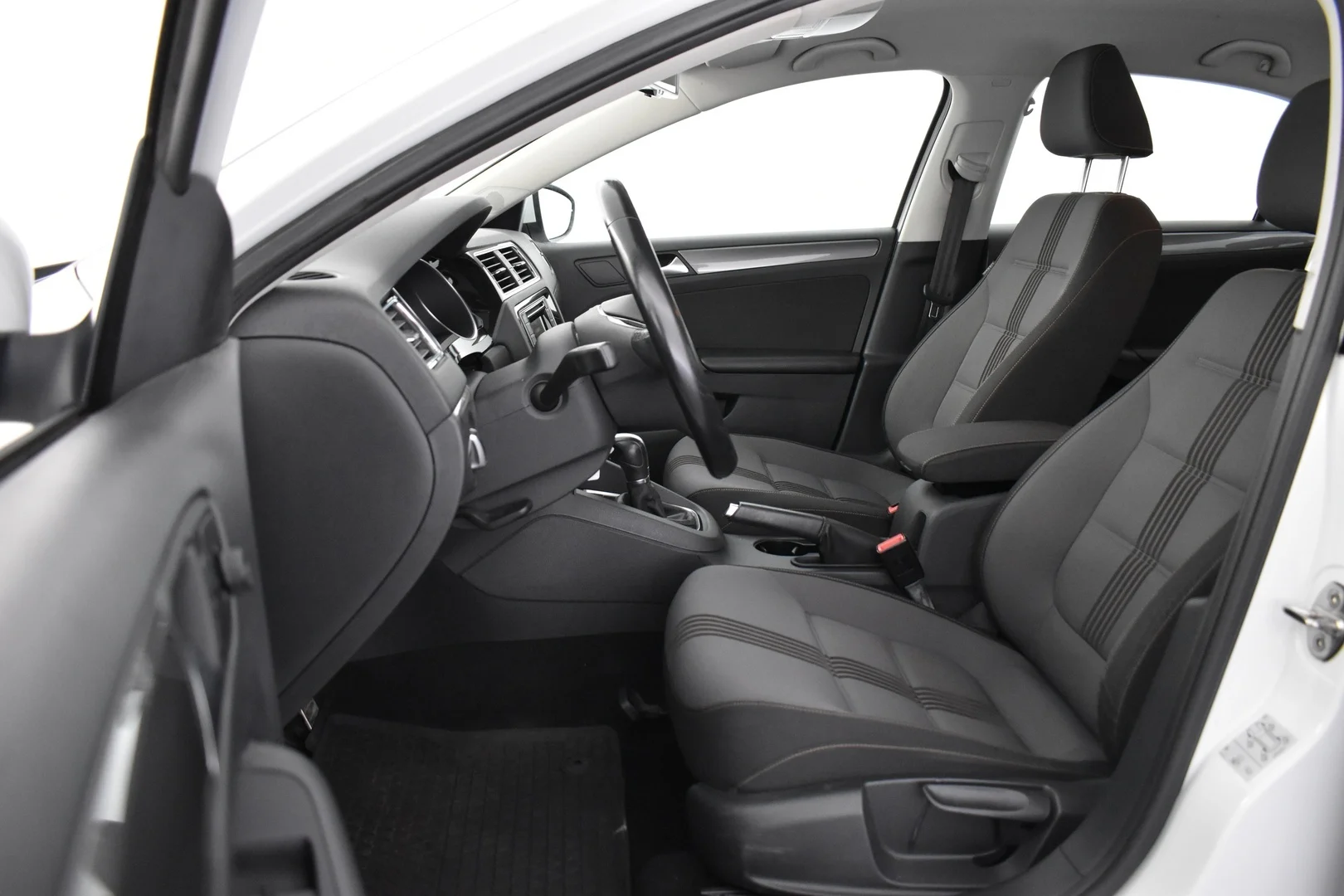 Car Image - 6NVBsqQZGOzp2uiCfmhnqj