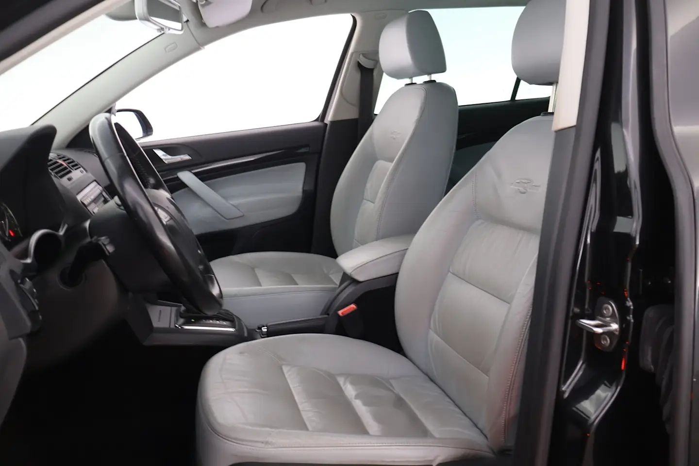 Car Image - 55ll8GIvsFOuuU0in3RYLy