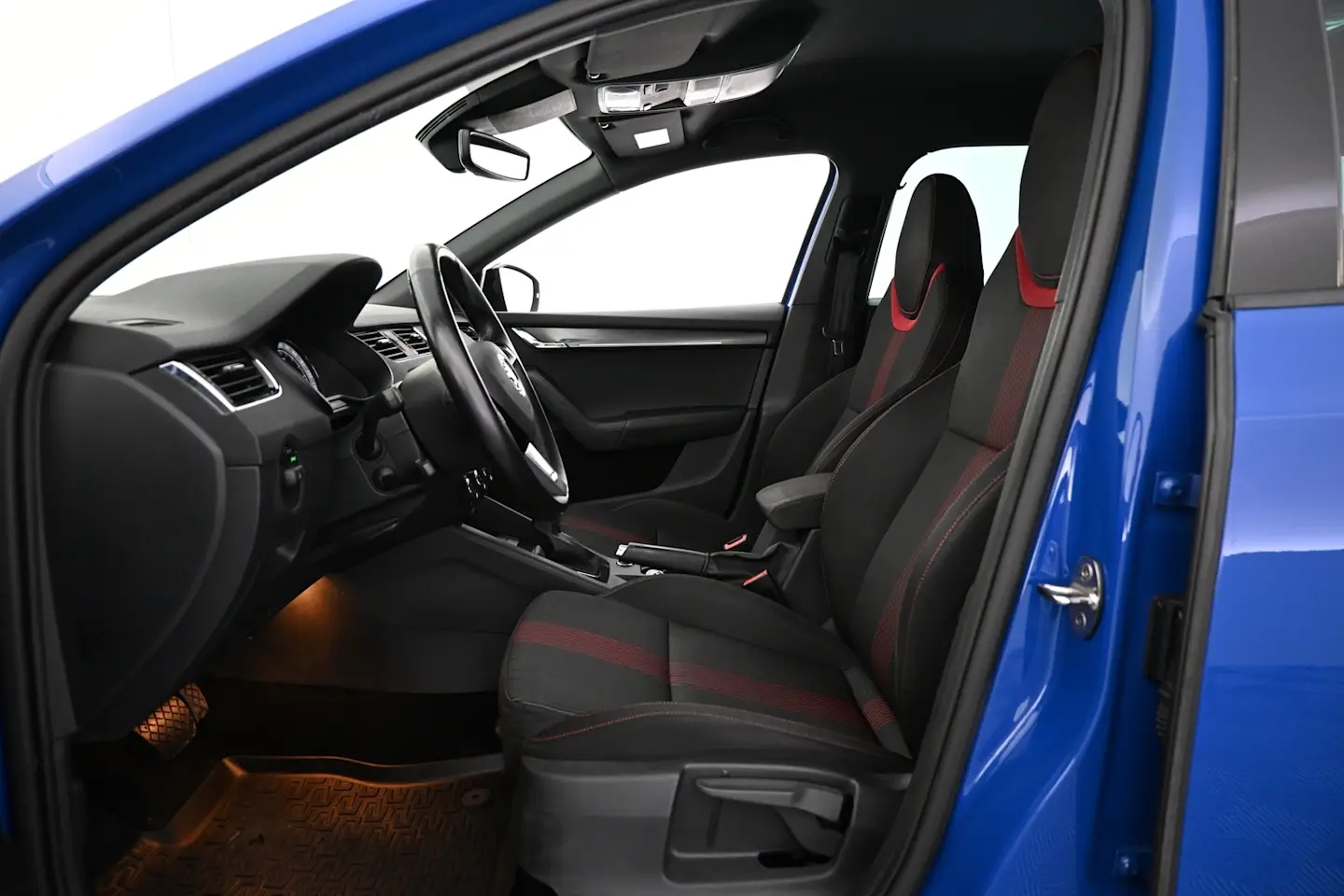 Car Image - 7zBm2LOpgDLq9LVsaGlDQj