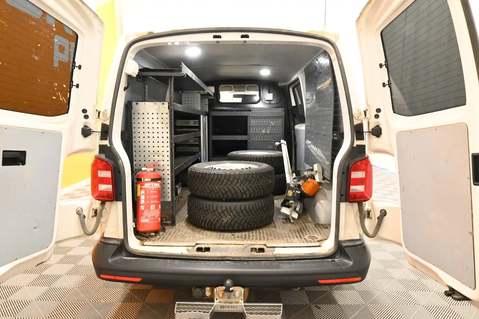 Car Image - 5Zf8FEIt1zA1CbnQMBqY06
