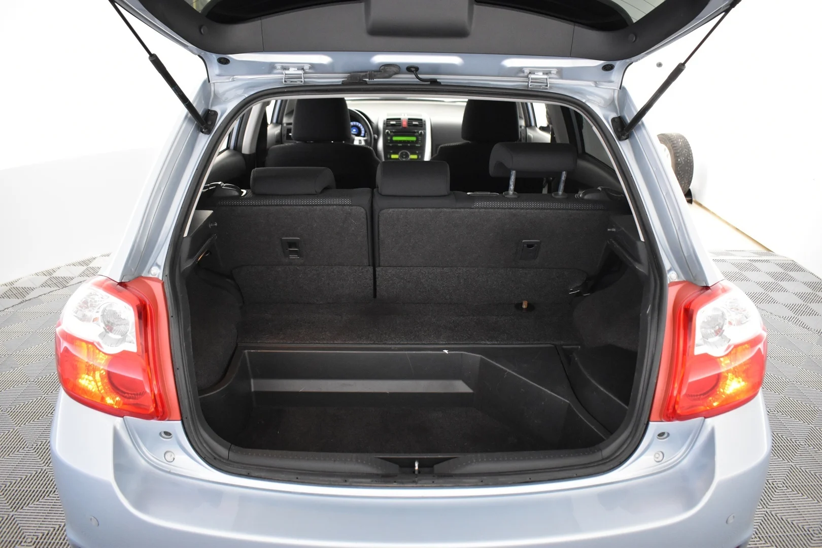 Car Image - 3Q2pAA6lS6mxmL5DuiA5Rr