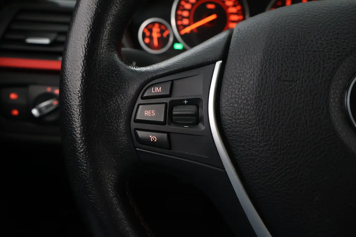 Car Image - 1hXmMYF85YESook5btj8TR