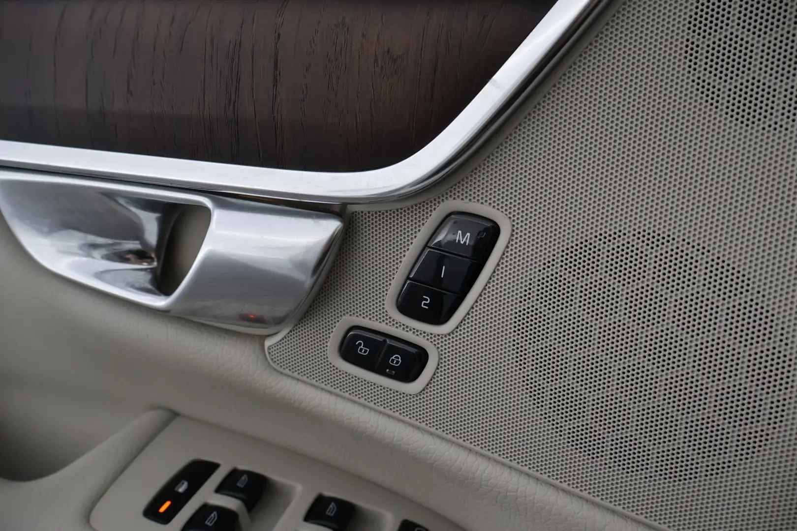 Car Image - rsrT9txfg9CElAnVdHzcE