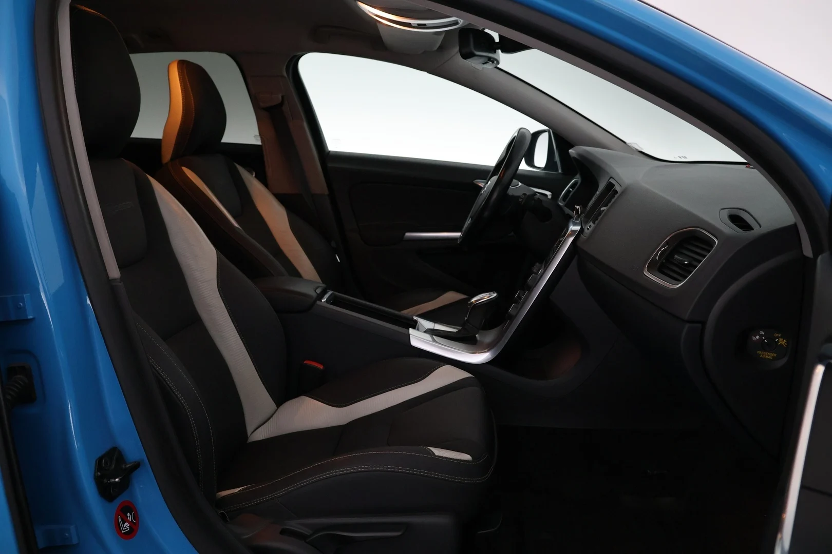 Car Image - 6HCzNiVJWGBkVhB1cGVaUI