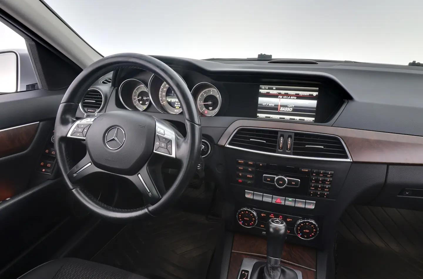 Car Image - 2nVkxbRWTzpZ7IR2moNT4Y