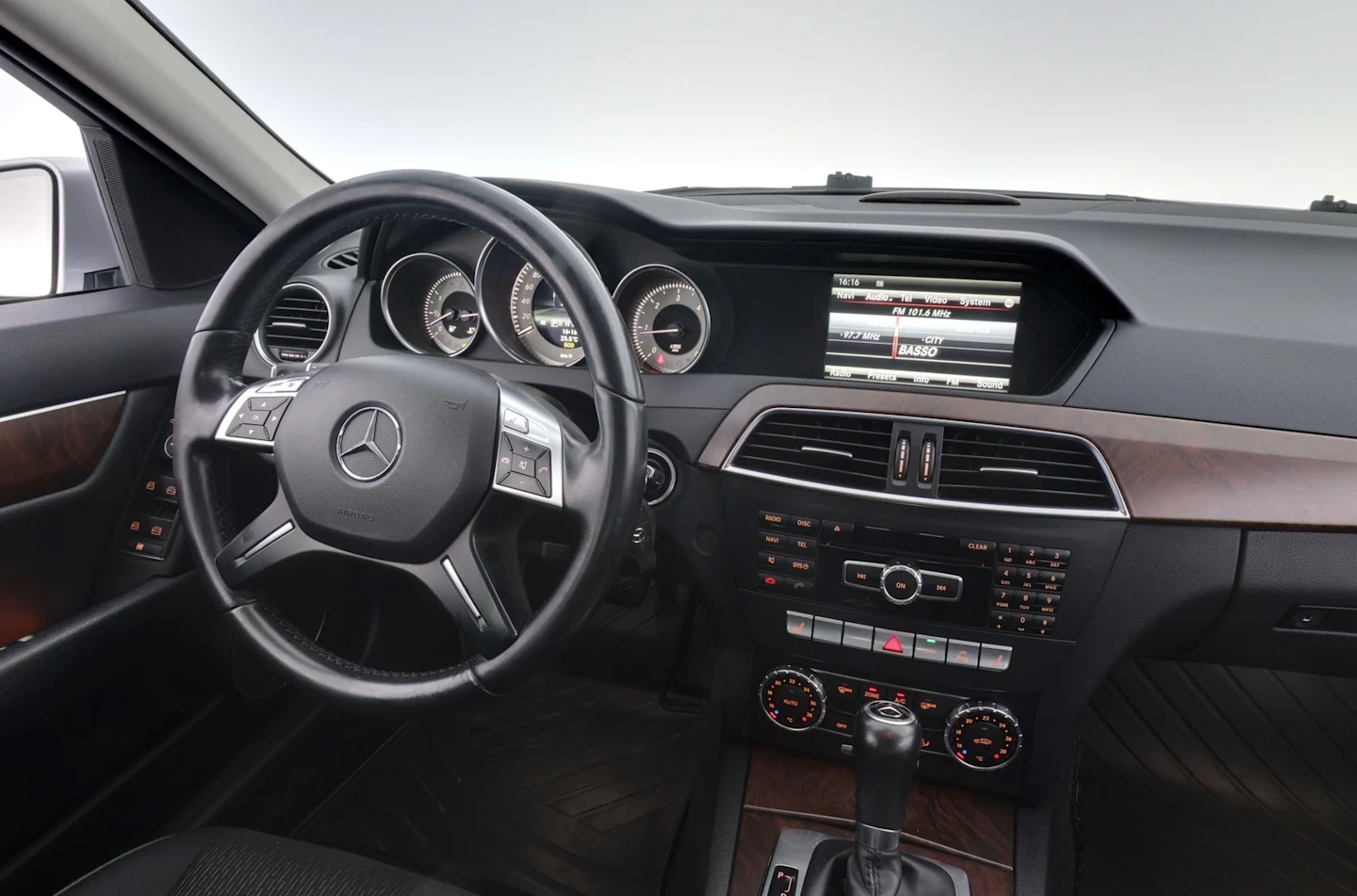 Car Image - 2nVkxbRWTzpZ7IR2moNT4Y