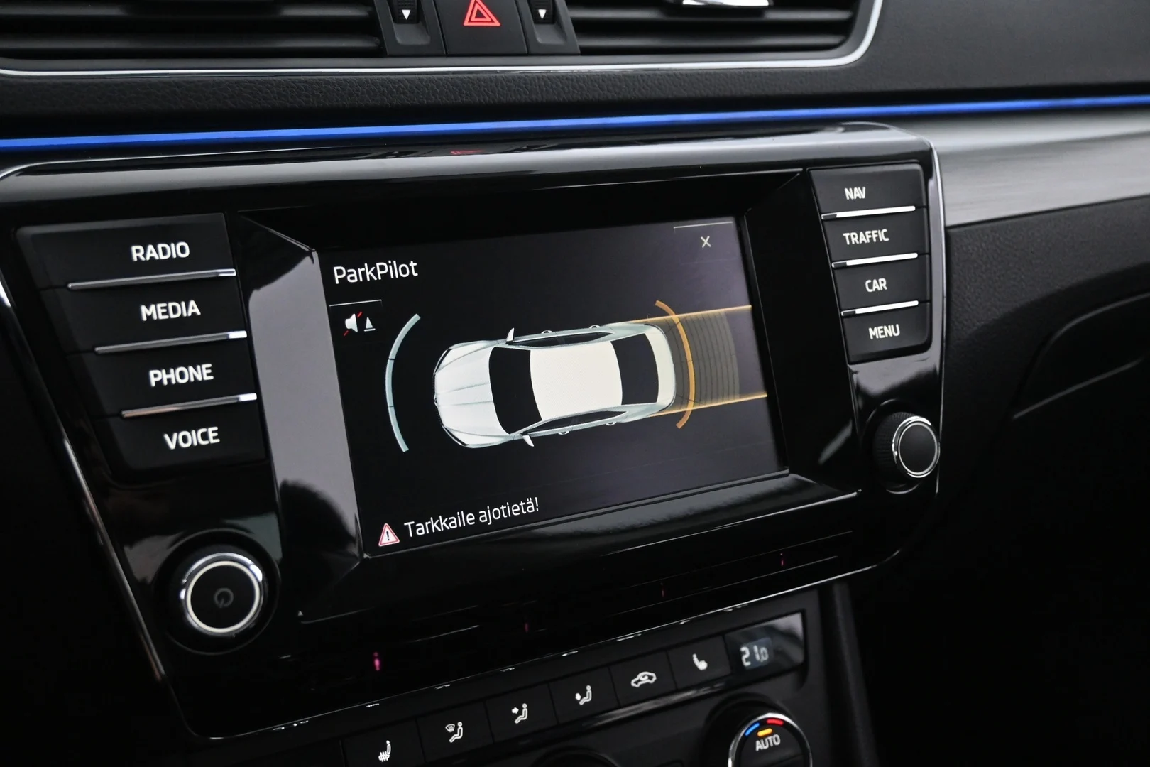 Car Image - gL70p8O1LgRdxLnnQ3AeD